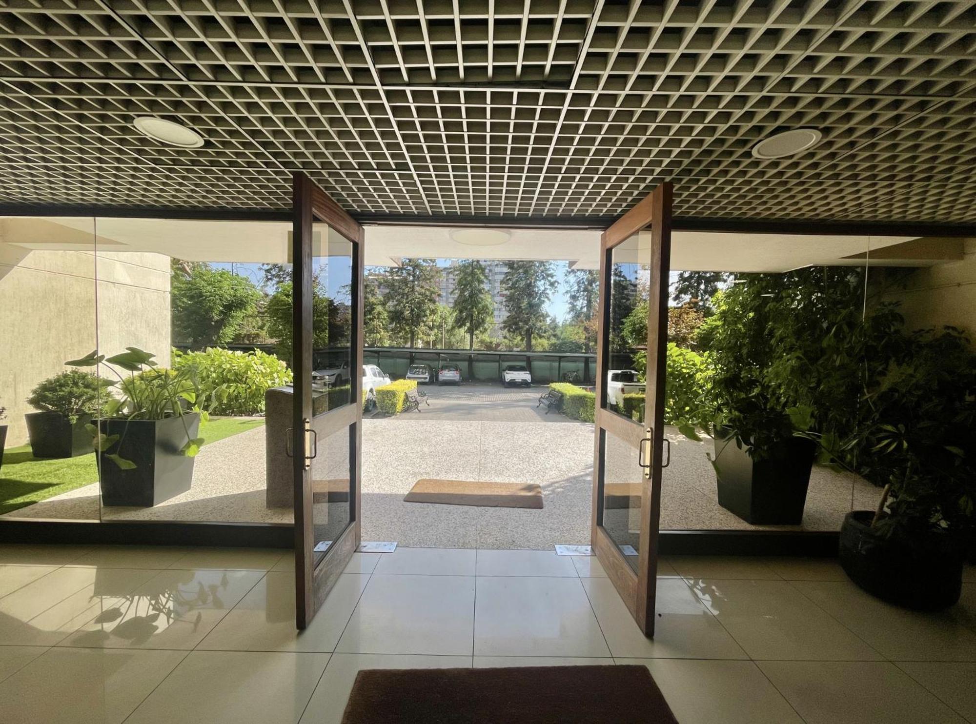 Apartamento Condes Con Piscina Y Estacionamiento Santiago