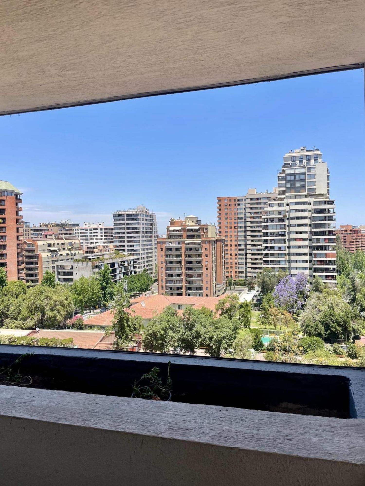 Condes Con Piscina Y Estacionamiento *
